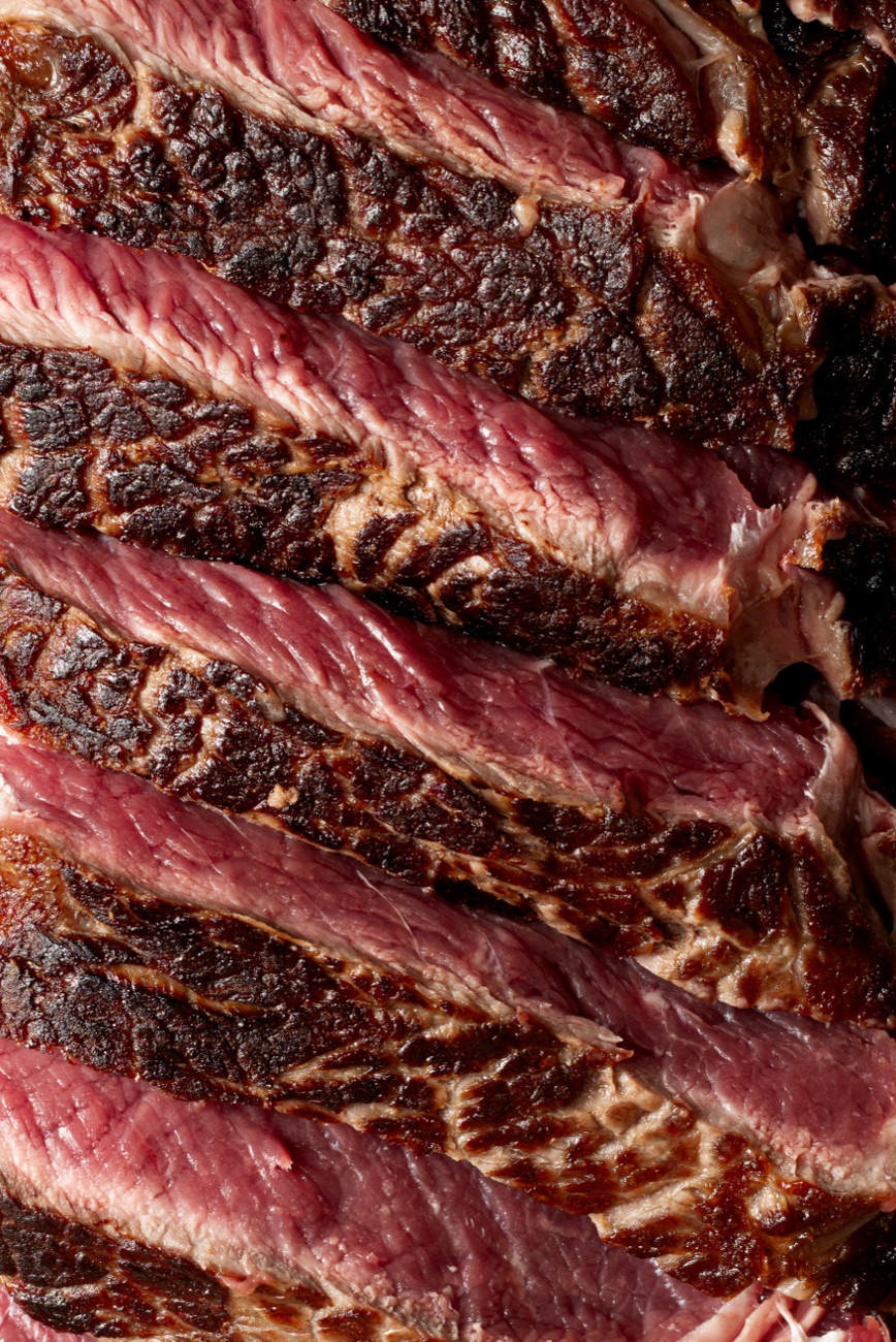Côte de bœuf grillée, tranchée